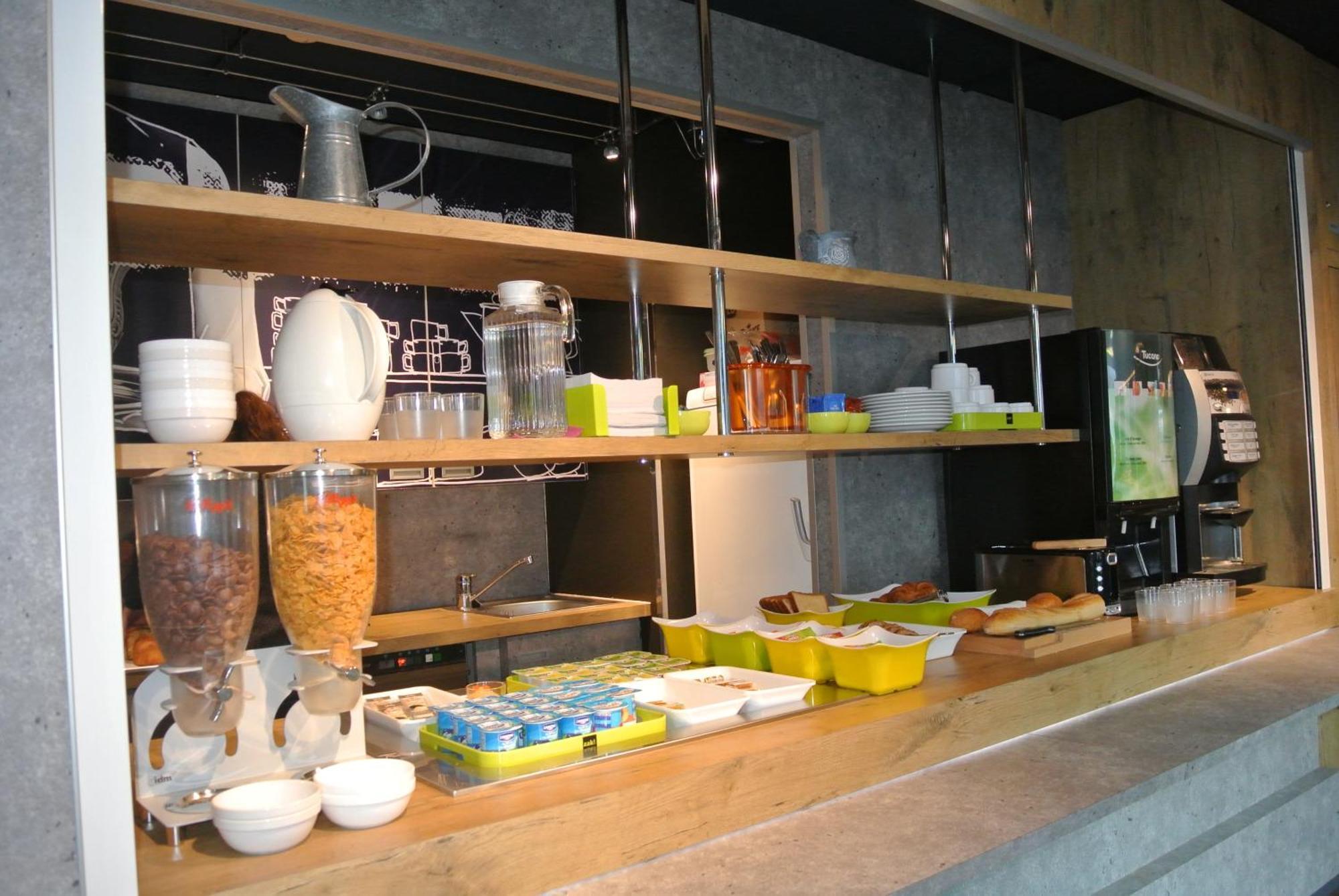 Ibis Budget Chambery Sud Challes Les Eaux Экстерьер фото