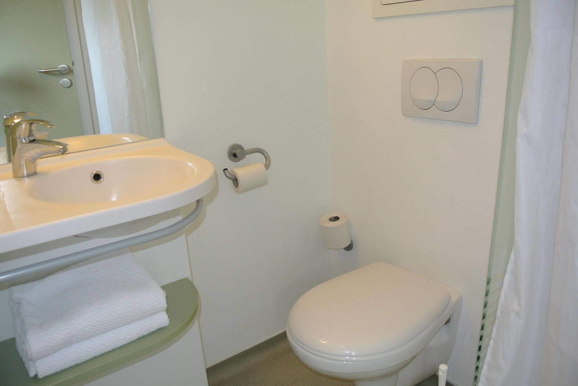 Ibis Budget Chambery Sud Challes Les Eaux Экстерьер фото