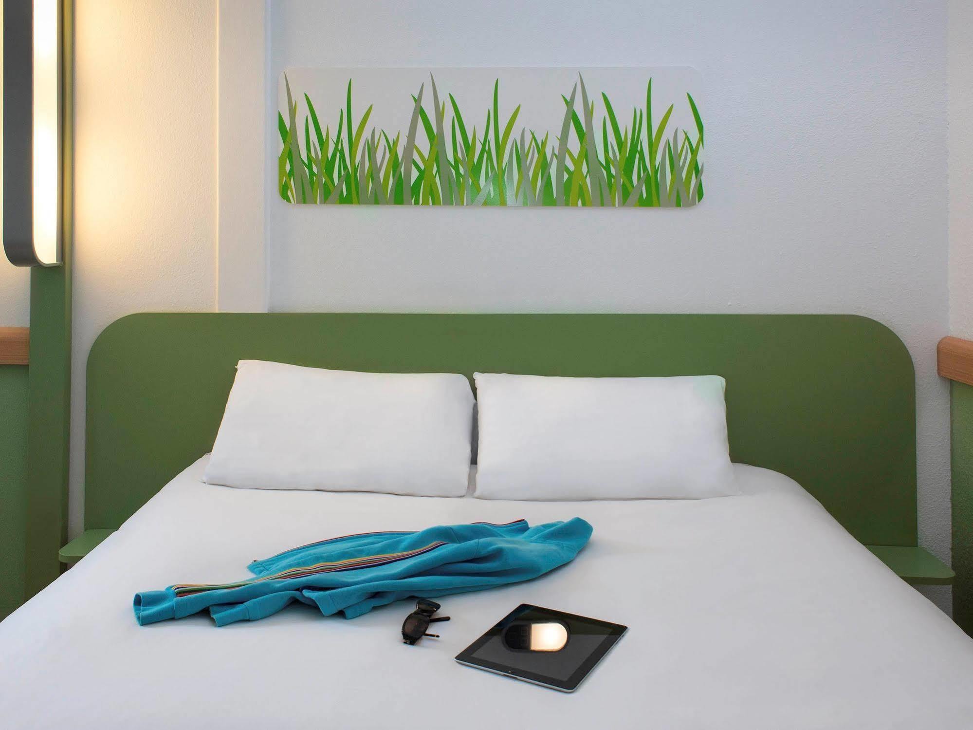 Ibis Budget Chambery Sud Challes Les Eaux Экстерьер фото