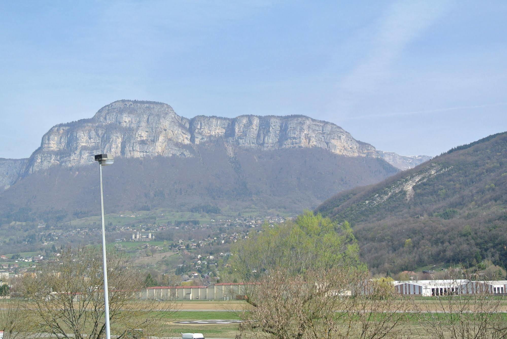 Ibis Budget Chambery Sud Challes Les Eaux Экстерьер фото