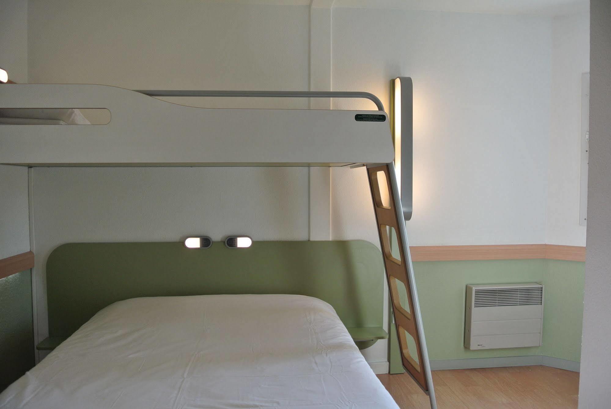 Ibis Budget Chambery Sud Challes Les Eaux Экстерьер фото