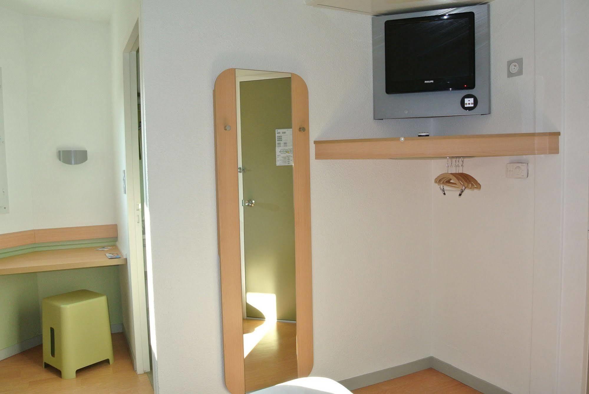 Ibis Budget Chambery Sud Challes Les Eaux Экстерьер фото